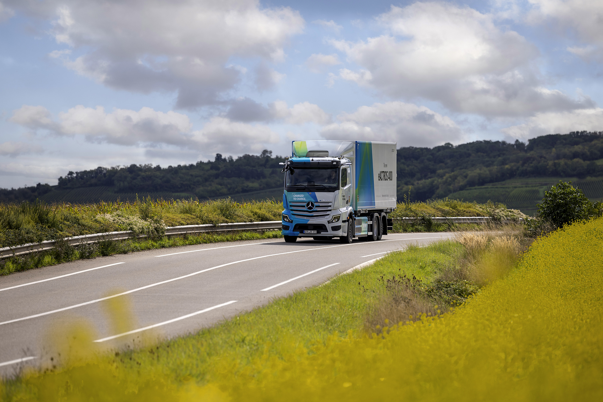 The new Mercedes-Benz eActros 400 of the second generation eActros models Mercedes-Benz eActros 400