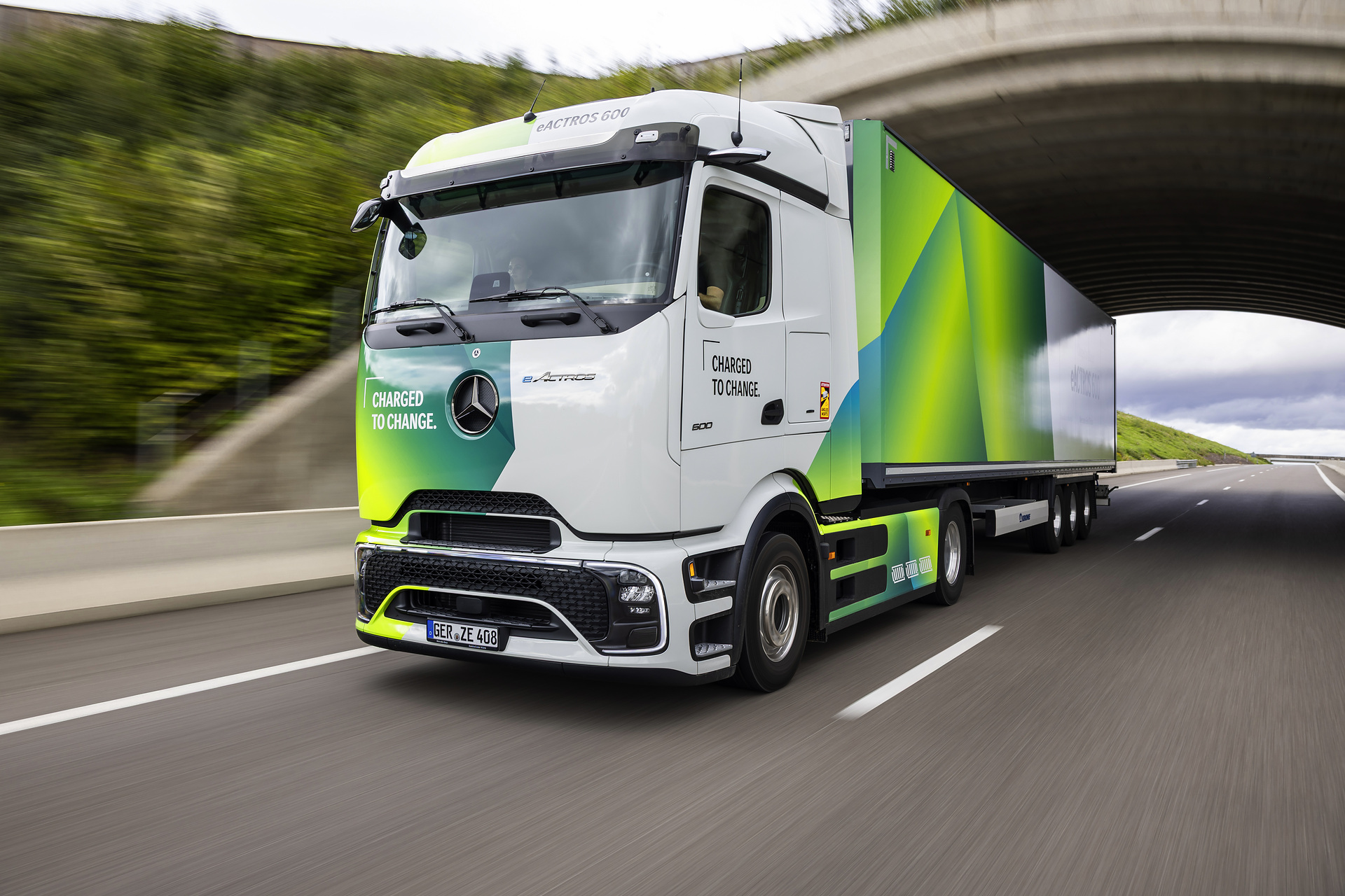 The Mercedes-Benz eActros 600 on the roads around Molsheim, facility of Mercedes-Benz Trucks in France Mercedes-Benz eActros 600