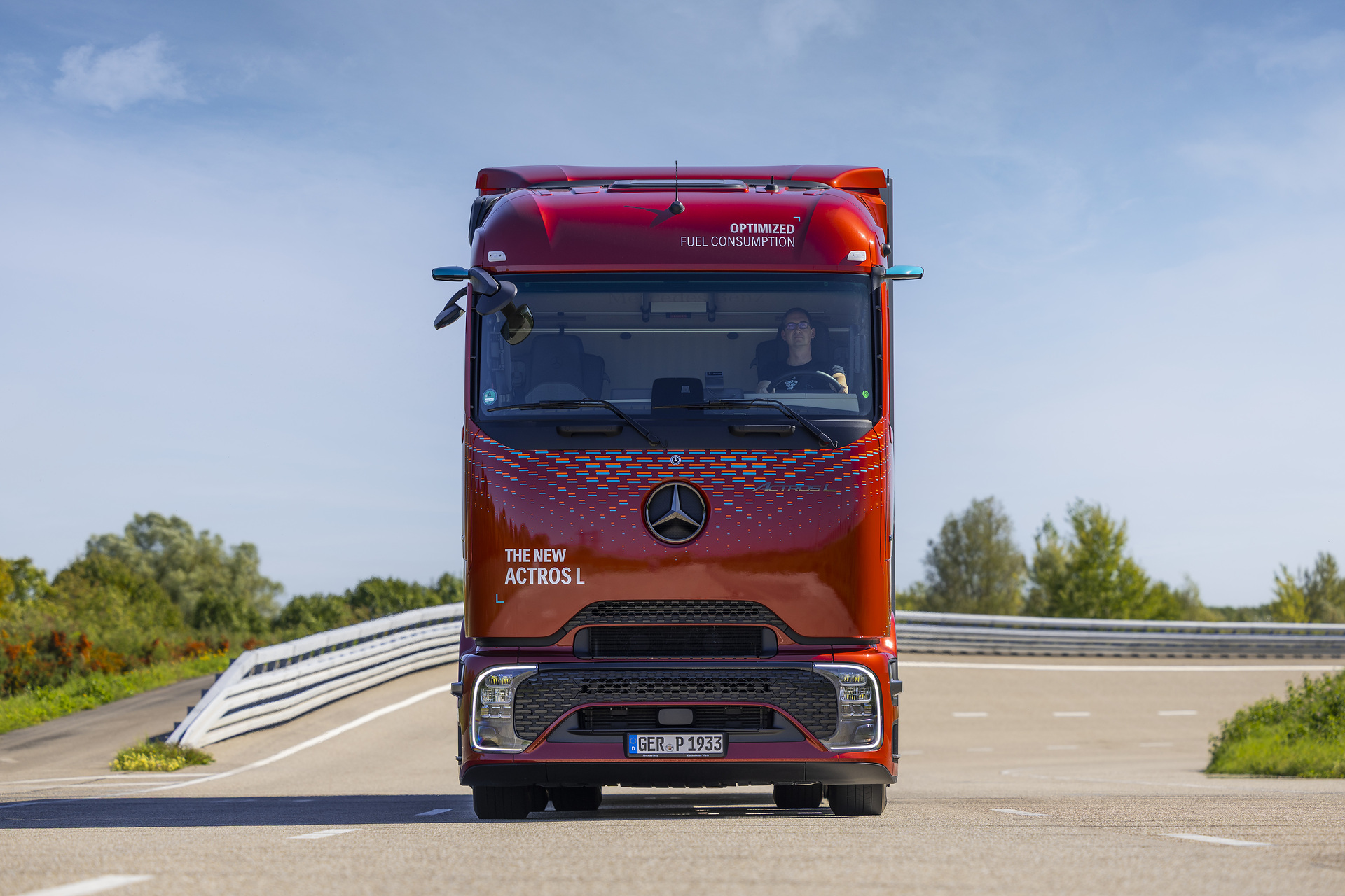 Mercedes-Benz Actros L Mercedes-Benz Actros L ProCabin: Focus on Aerodynamics, Efficiency, and Driver Comfort