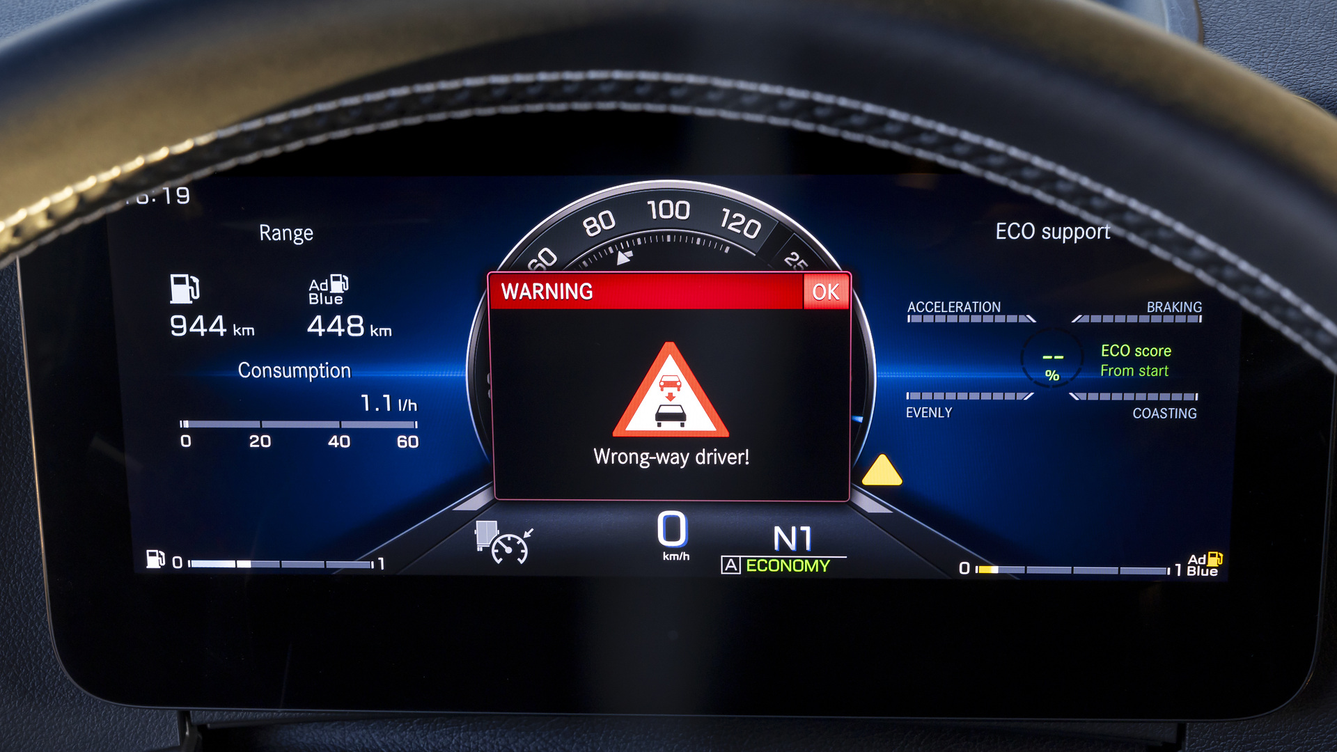 Mercedes-Benz Trucks Connected Traffic Warnings Mercedes-Benz Trucks Connected Traffic Warnings