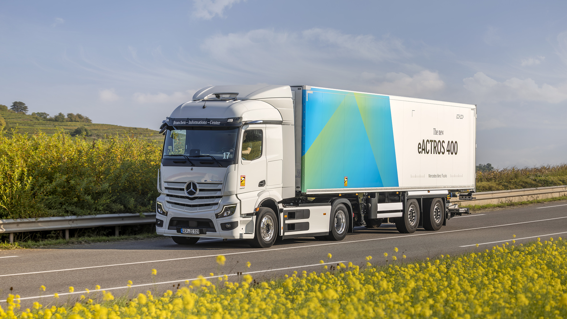 The new Mercedes-Benz eActros 400 of the second generation eActros models Mercedes-Benz eActros 400