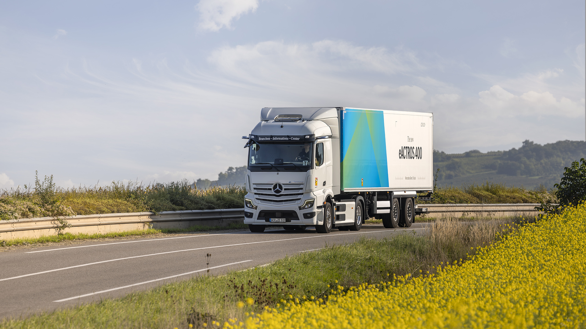The new Mercedes-Benz eActros 400 of the second generation eActros models Mercedes-Benz eActros 400