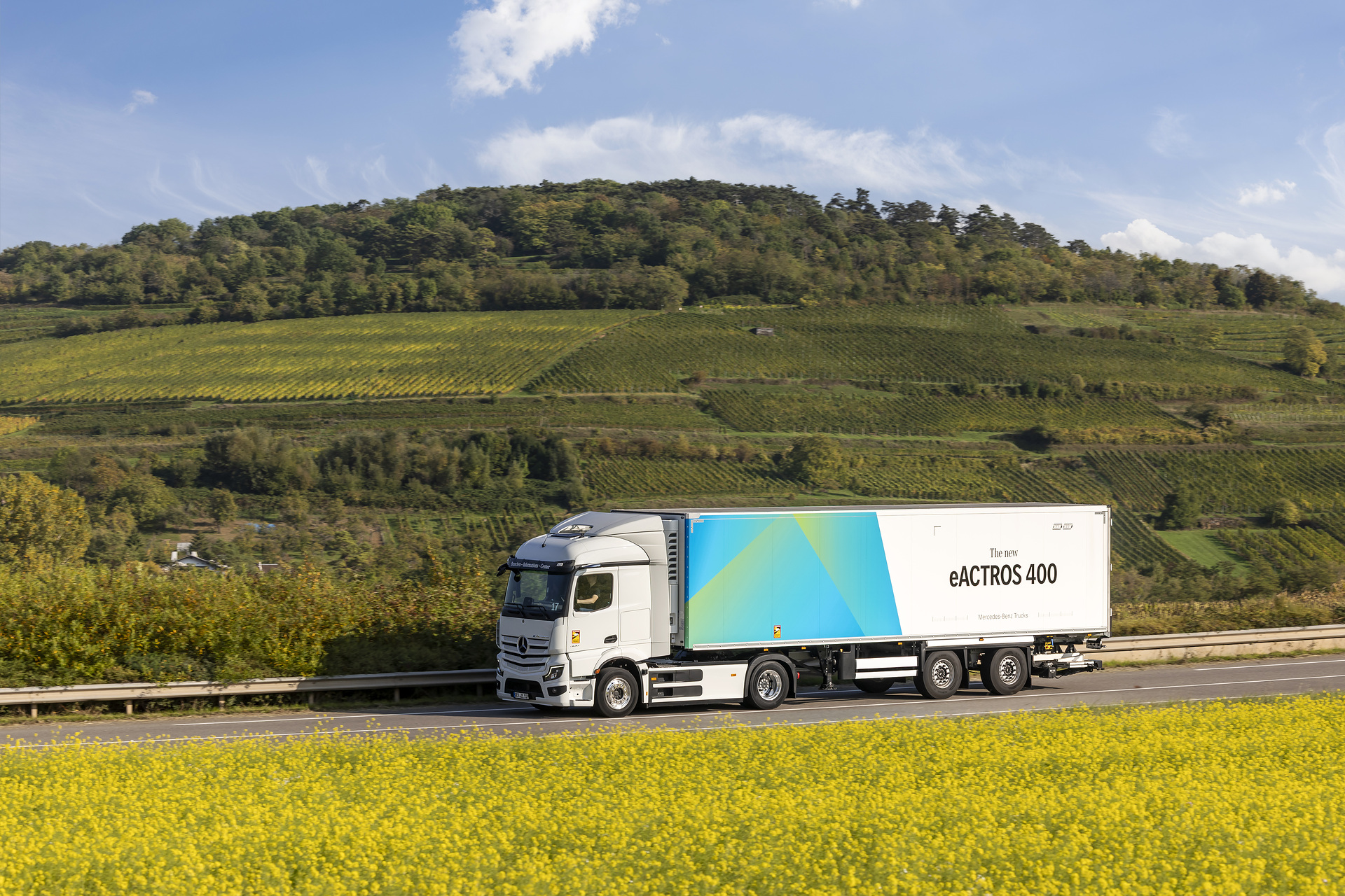 The new Mercedes-Benz eActros 400 of the second generation eActros models Mercedes-Benz eActros 400