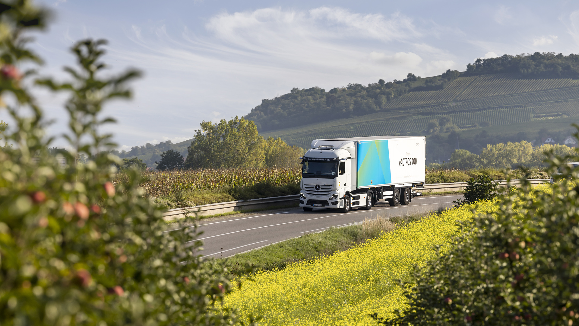 The new Mercedes-Benz eActros 400 of the second generation eActros models Mercedes-Benz eActros 400