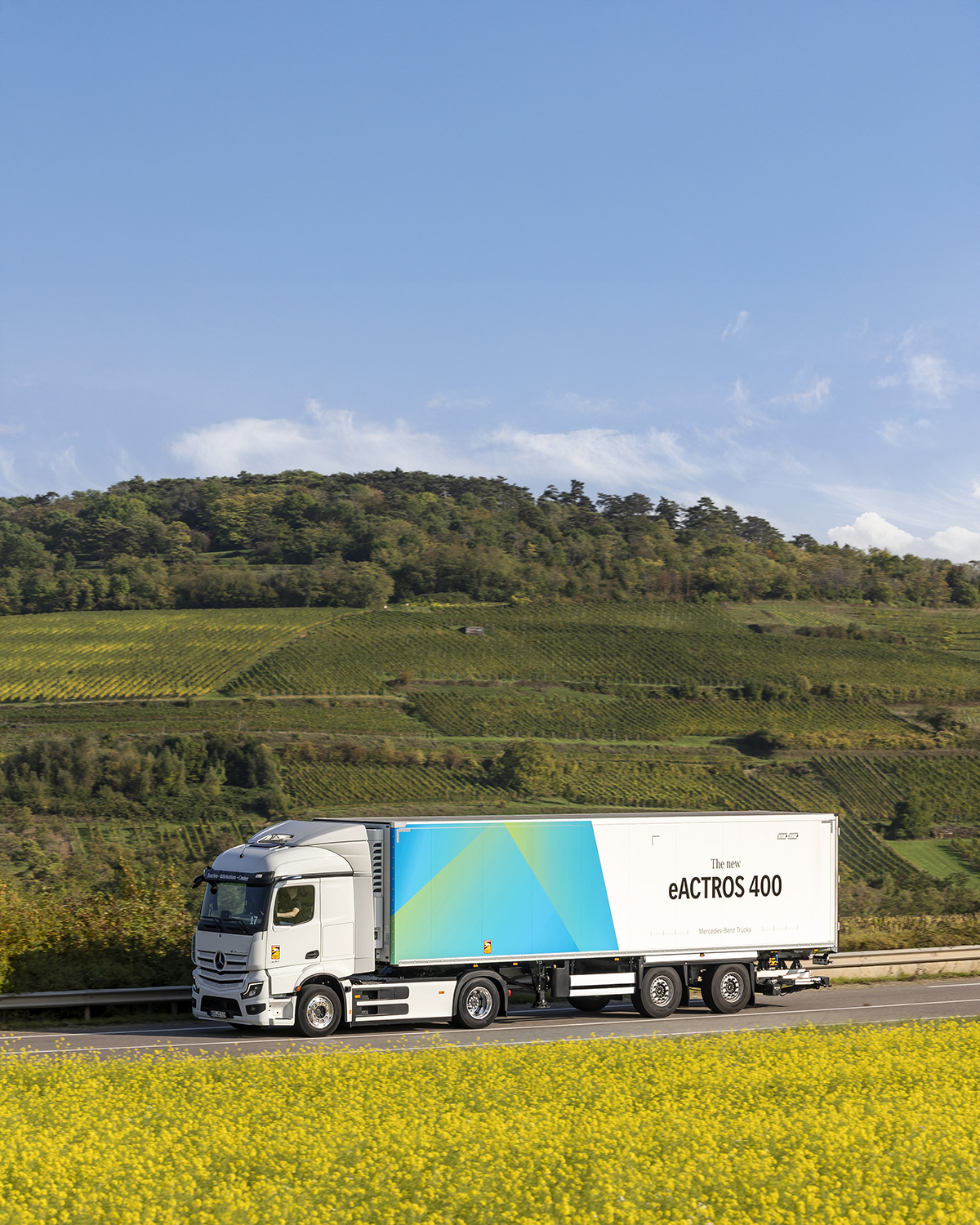 The new Mercedes-Benz eActros 400 of the second generation eActros models Mercedes-Benz eActros 400