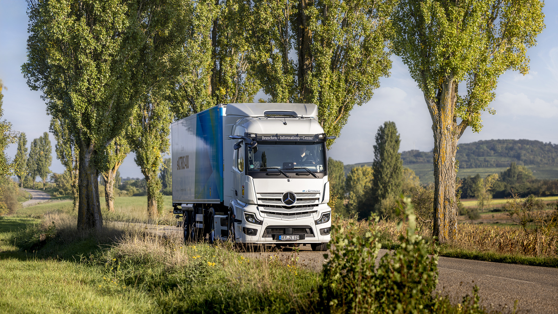 The new Mercedes-Benz eActros 400 of the second generation eActros models Mercedes-Benz eActros 400