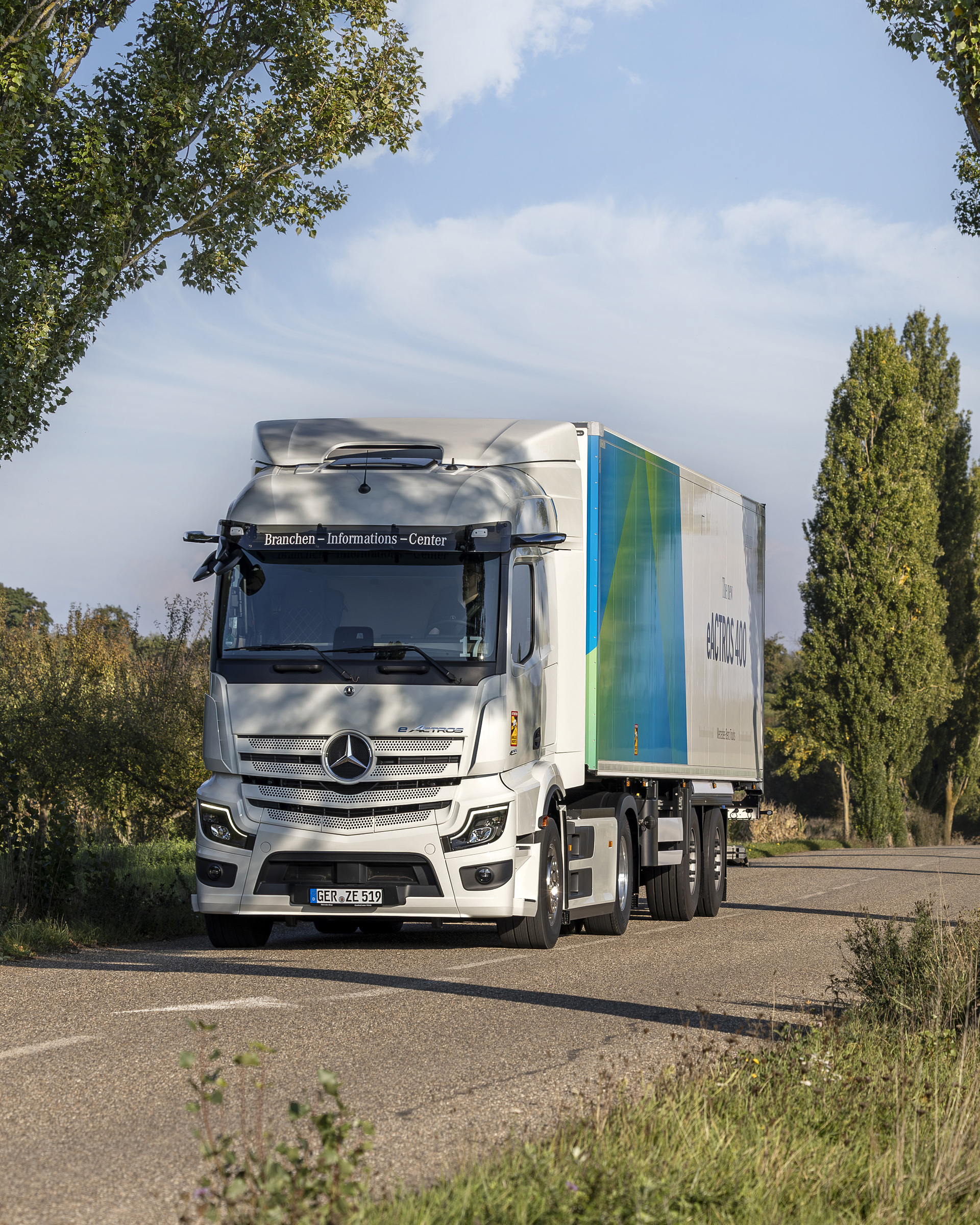The new Mercedes-Benz eActros 400 of the second generation eActros models Mercedes-Benz eActros 400