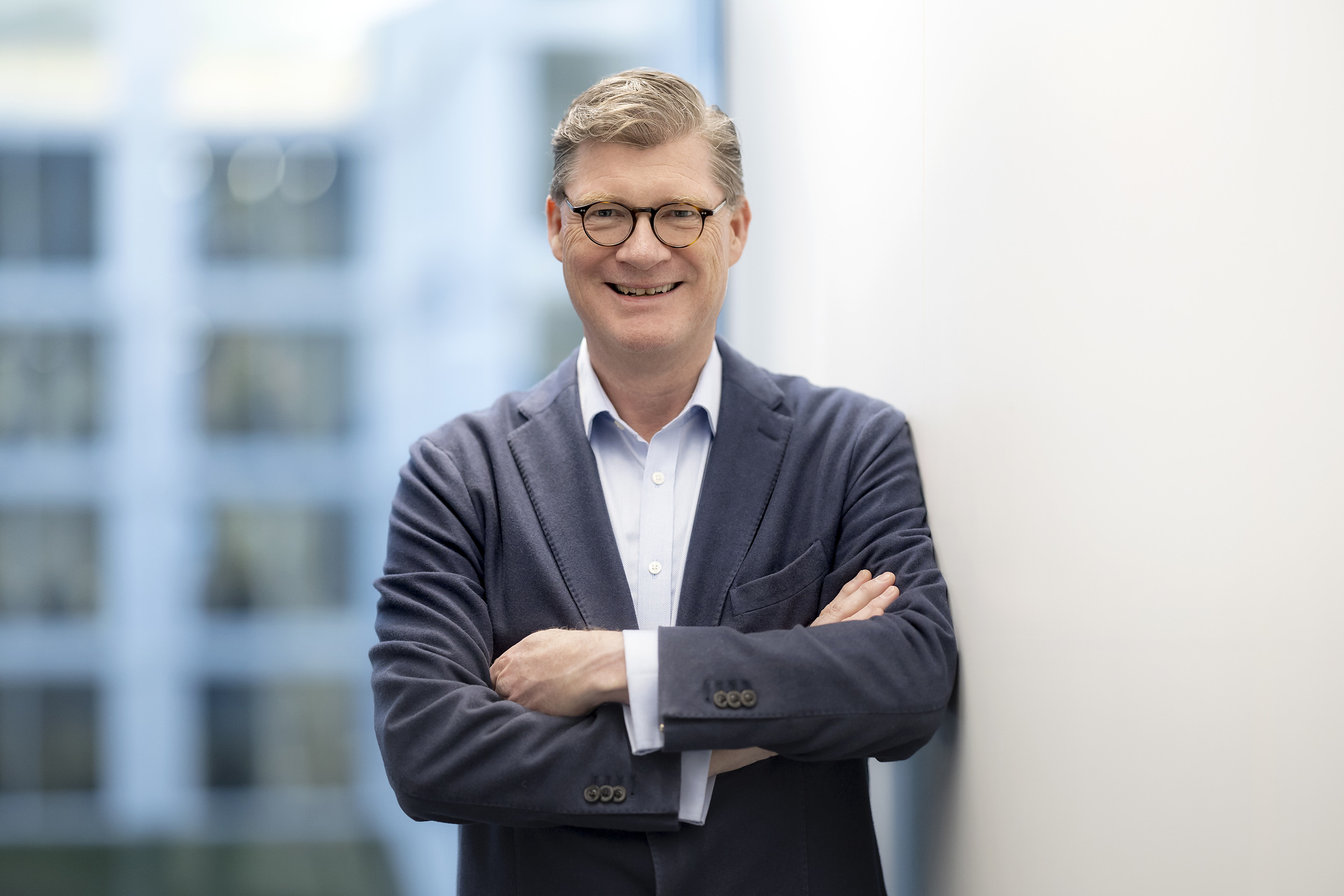 Till Oberwörder, CEO Daimler Buses Daimler Buses launches expansion of public charging stations